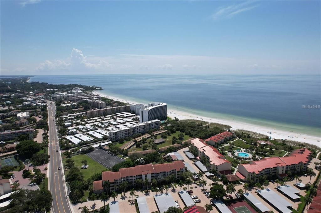 For Sale: $499,000 (2 beds, 2 baths, 1101 Square Feet)