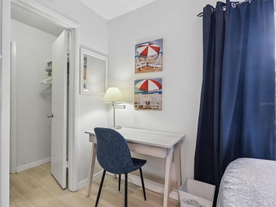 For Sale: $499,000 (2 beds, 2 baths, 1101 Square Feet)