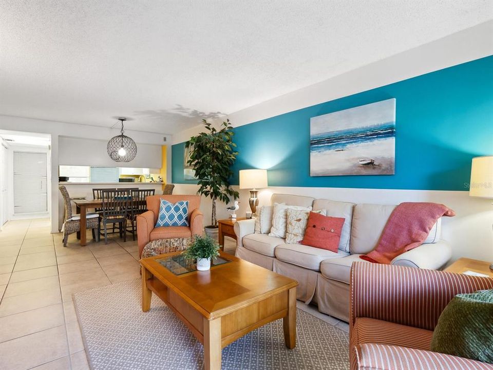 For Sale: $499,000 (2 beds, 2 baths, 1101 Square Feet)