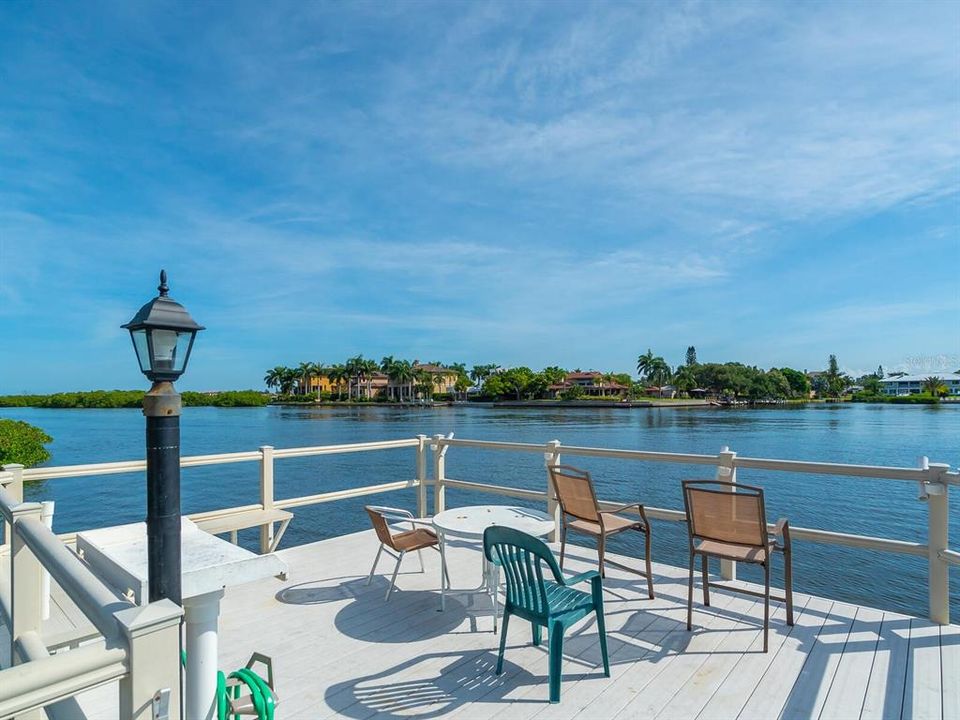 For Sale: $499,000 (2 beds, 2 baths, 1101 Square Feet)