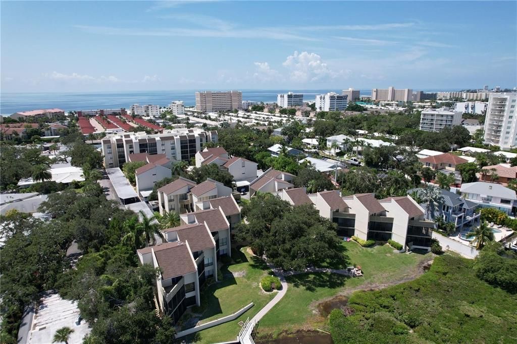 For Sale: $499,000 (2 beds, 2 baths, 1101 Square Feet)