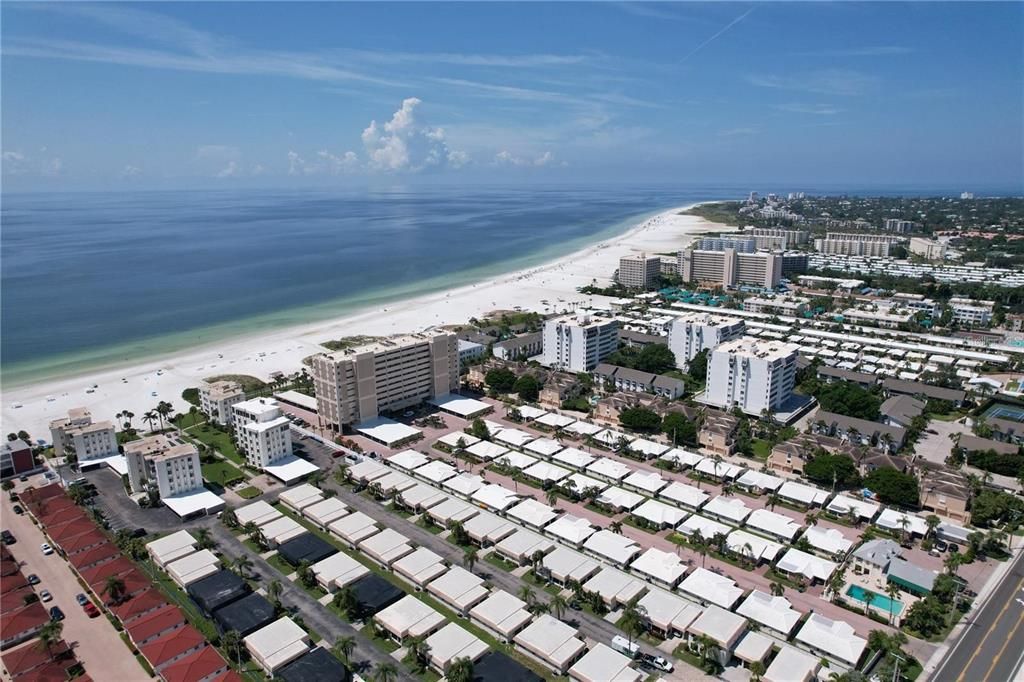 For Sale: $499,000 (2 beds, 2 baths, 1101 Square Feet)