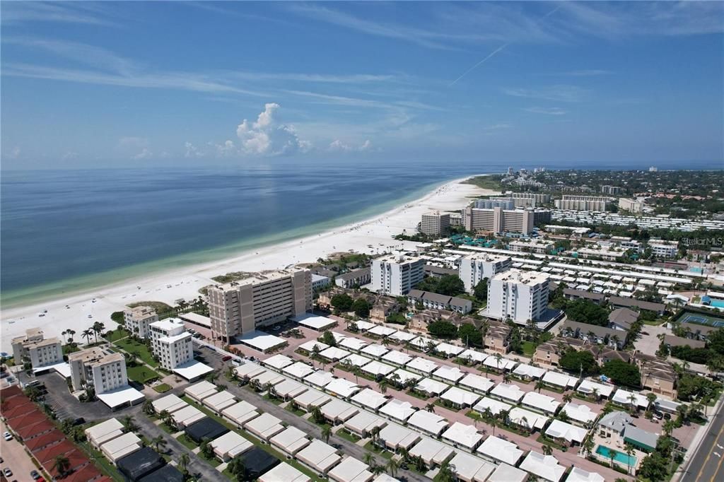 For Sale: $499,000 (2 beds, 2 baths, 1101 Square Feet)