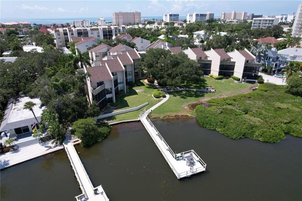 For Sale: $499,000 (2 beds, 2 baths, 1101 Square Feet)