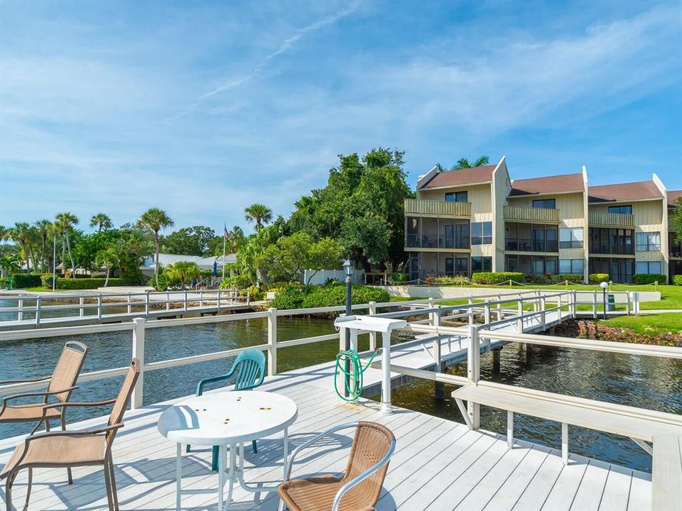 For Sale: $499,000 (2 beds, 2 baths, 1101 Square Feet)