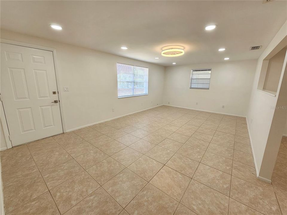 For Rent: $2,150 (2 beds, 1 baths, 1109 Square Feet)