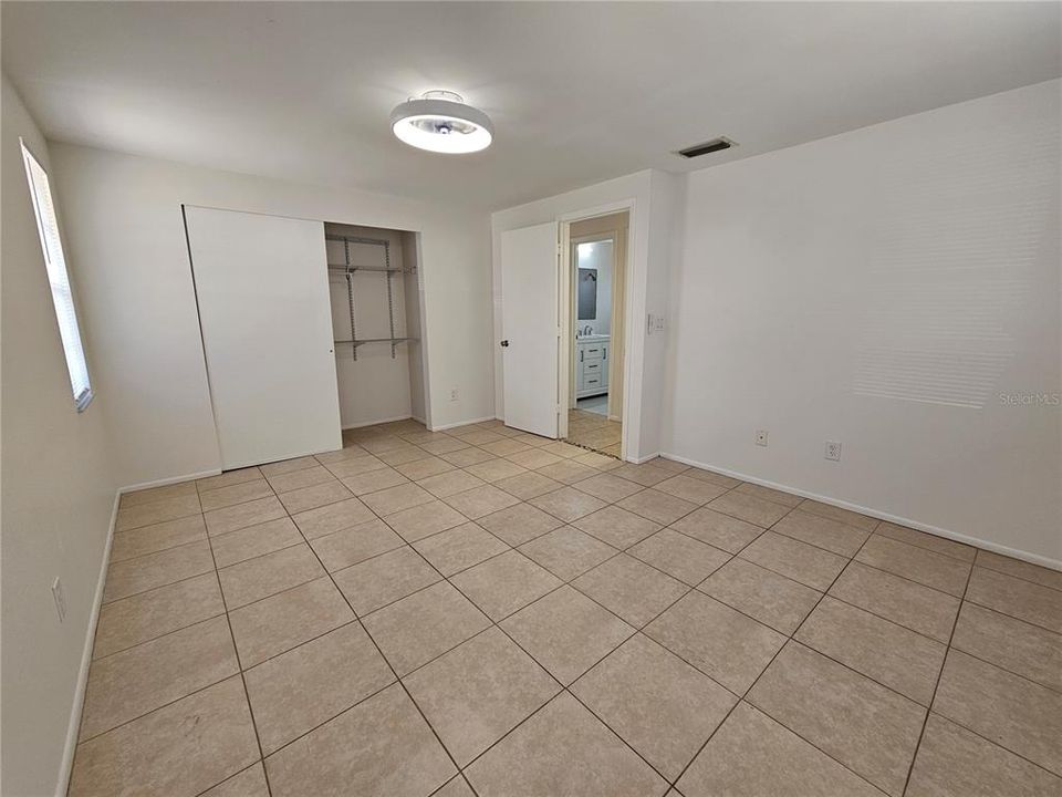 For Rent: $2,150 (2 beds, 1 baths, 1109 Square Feet)