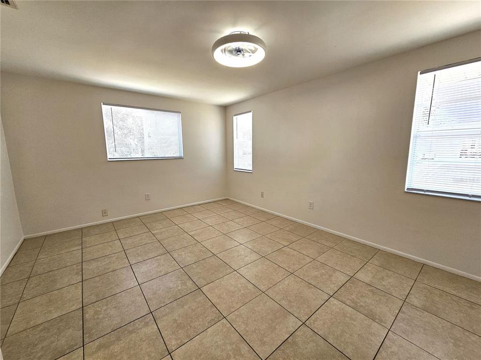 For Rent: $2,150 (2 beds, 1 baths, 1109 Square Feet)