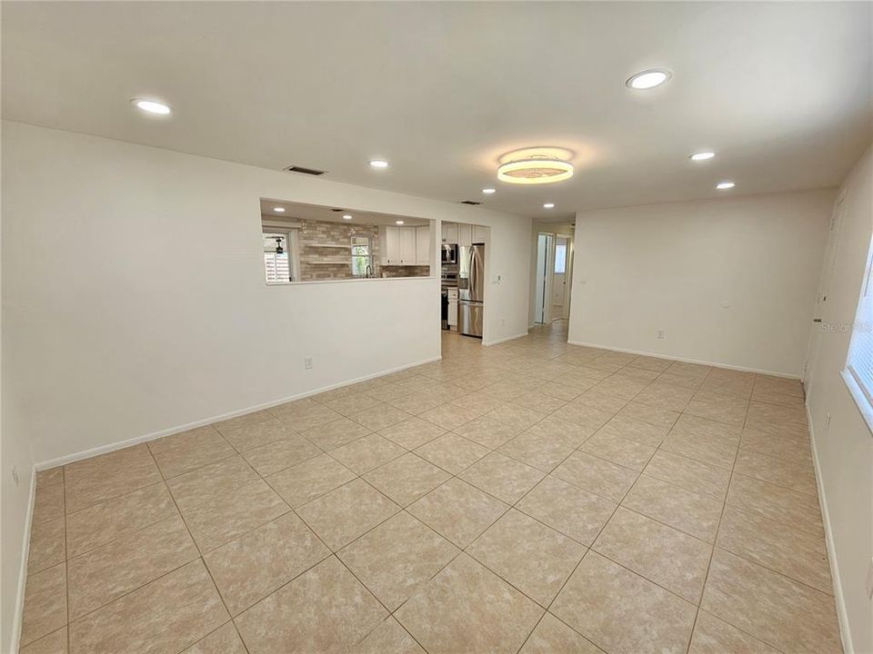 For Rent: $2,150 (2 beds, 1 baths, 1109 Square Feet)