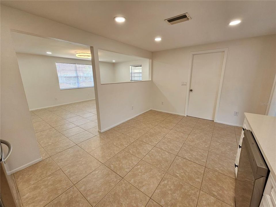 For Rent: $2,150 (2 beds, 1 baths, 1109 Square Feet)