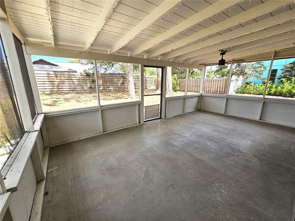 For Rent: $2,150 (2 beds, 1 baths, 1109 Square Feet)