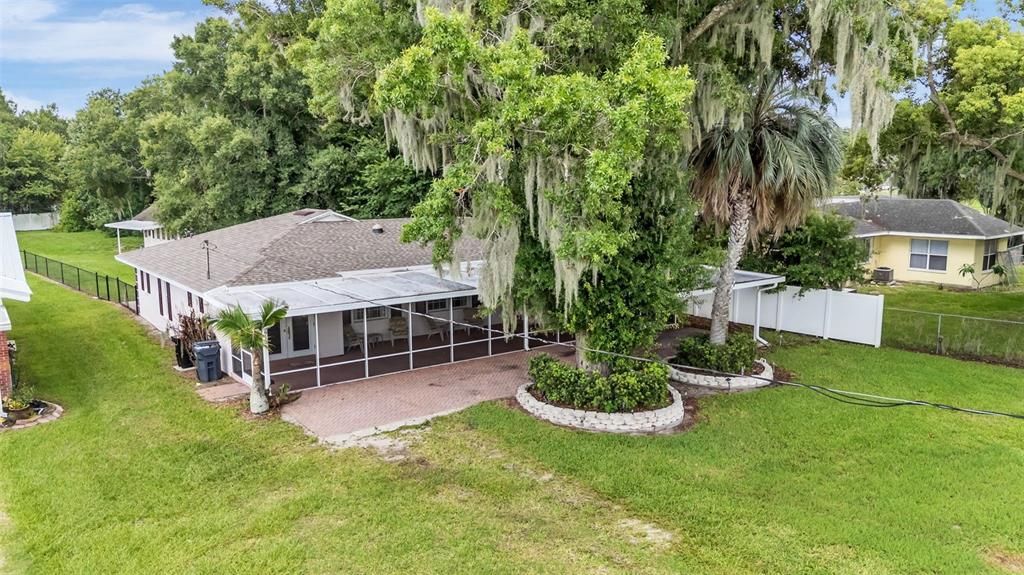 Active With Contract: $313,000 (3 beds, 2 baths, 1989 Square Feet)