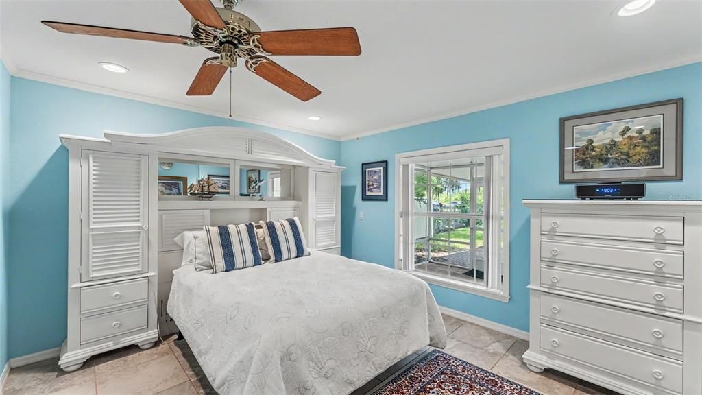 Active With Contract: $313,000 (3 beds, 2 baths, 1989 Square Feet)