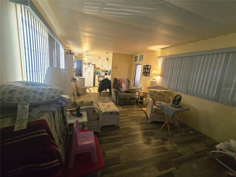 For Sale: $65,000 (1 beds, 1 baths, 624 Square Feet)