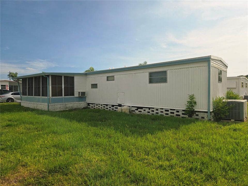For Sale: $65,000 (1 beds, 1 baths, 624 Square Feet)