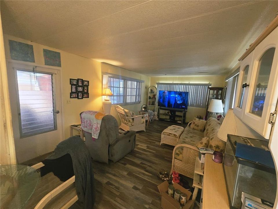 For Sale: $65,000 (1 beds, 1 baths, 624 Square Feet)