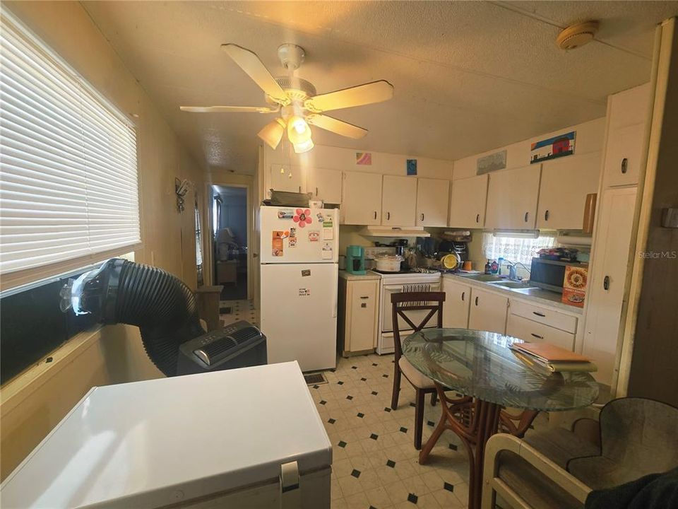 For Sale: $65,000 (1 beds, 1 baths, 624 Square Feet)