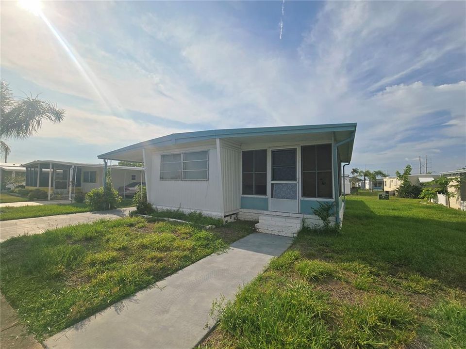 For Sale: $65,000 (1 beds, 1 baths, 624 Square Feet)