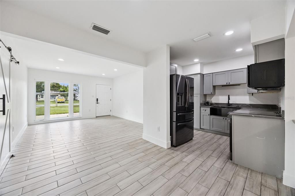 En Venta: $400,000 (4 camas, 2 baños, 2382 Pies cuadrados)