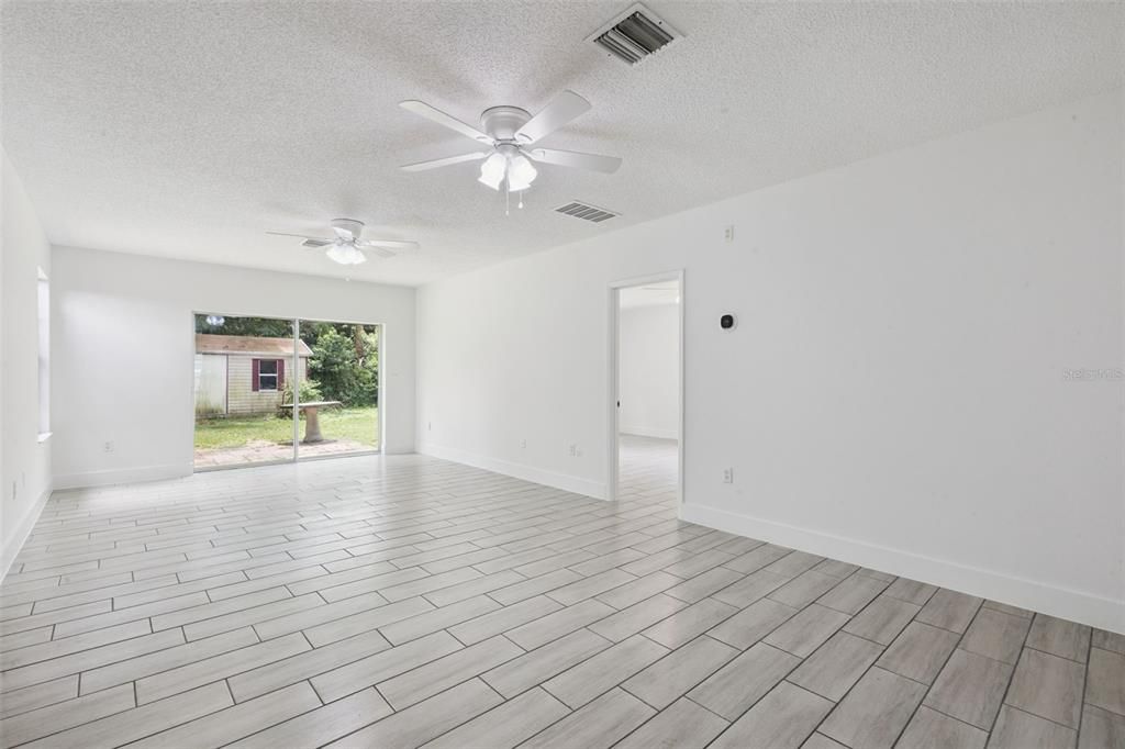 En Venta: $400,000 (4 camas, 2 baños, 2382 Pies cuadrados)