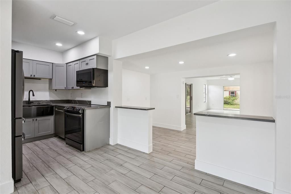 En Venta: $400,000 (4 camas, 2 baños, 2382 Pies cuadrados)