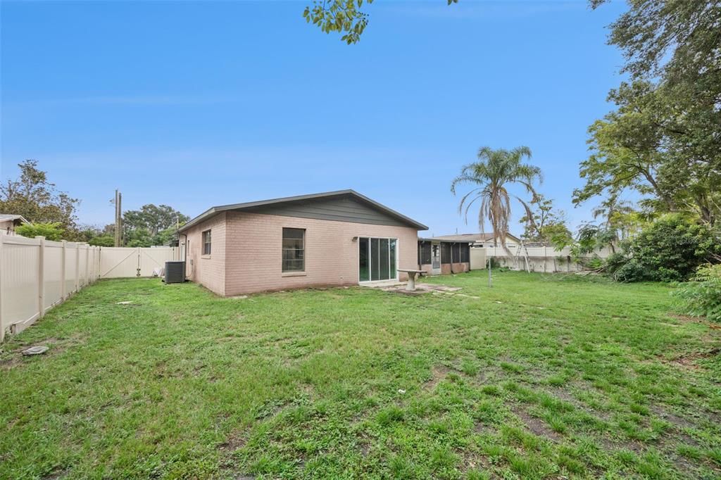 En Venta: $400,000 (4 camas, 2 baños, 2382 Pies cuadrados)