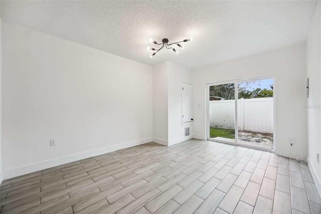 En Venta: $400,000 (4 camas, 2 baños, 2382 Pies cuadrados)