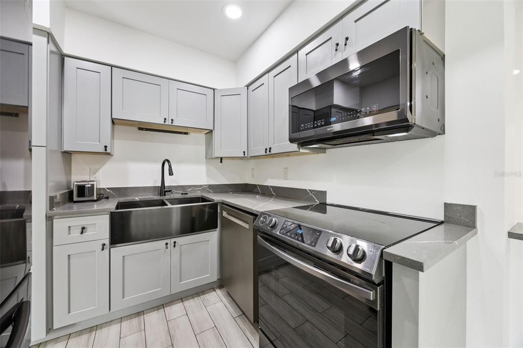 En Venta: $400,000 (4 camas, 2 baños, 2382 Pies cuadrados)