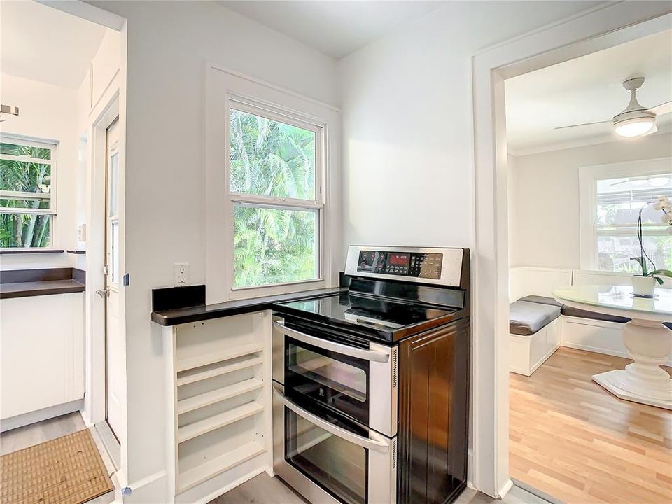 В аренду: $3,350 (2 спален, 2 ванн, 1090 Квадратных фут)