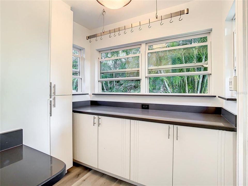 В аренду: $3,350 (2 спален, 2 ванн, 1090 Квадратных фут)