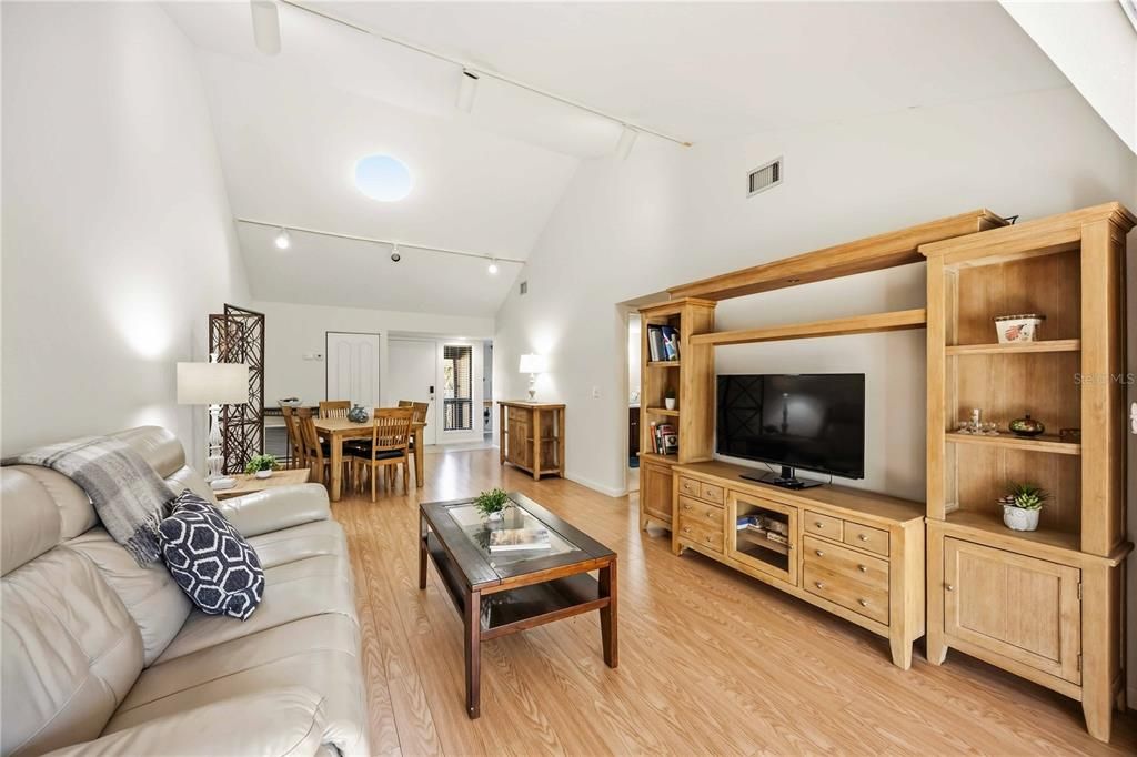 В аренду: $1,500 (1 спален, 1 ванн, 829 Квадратных фут)