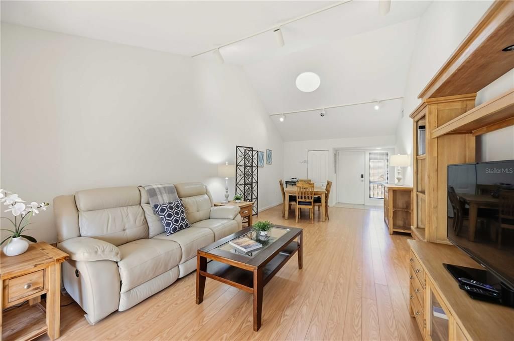 В аренду: $1,500 (1 спален, 1 ванн, 829 Квадратных фут)