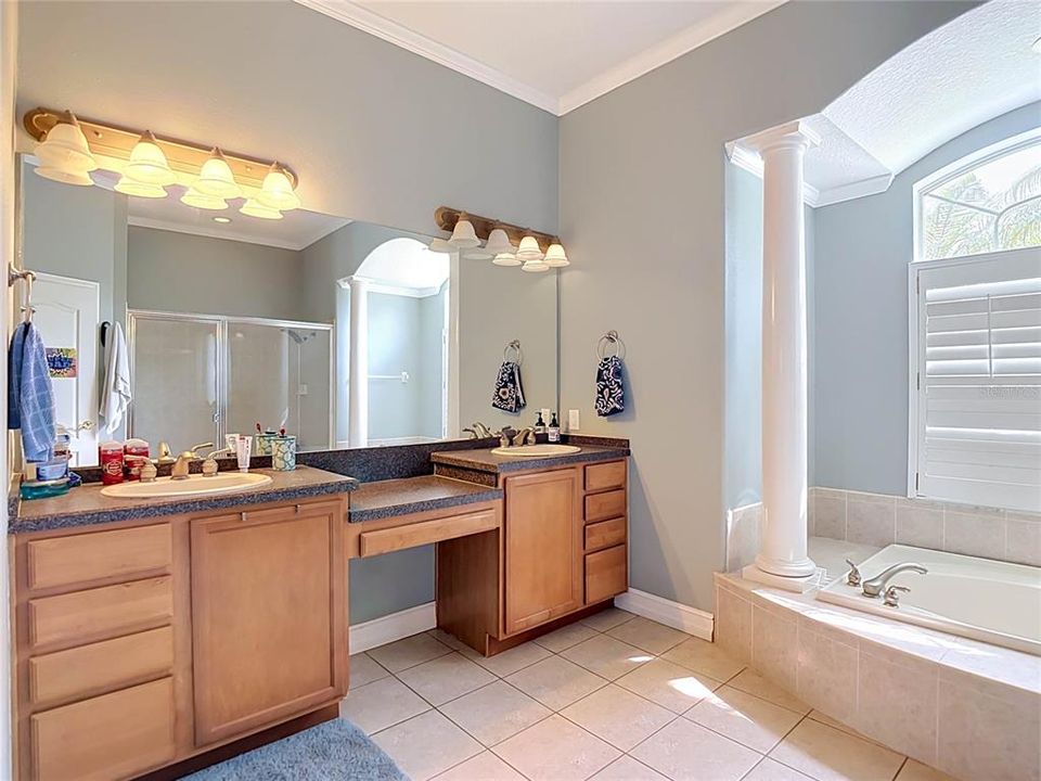 En Venta: $589,900 (4 camas, 3 baños, 2497 Pies cuadrados)