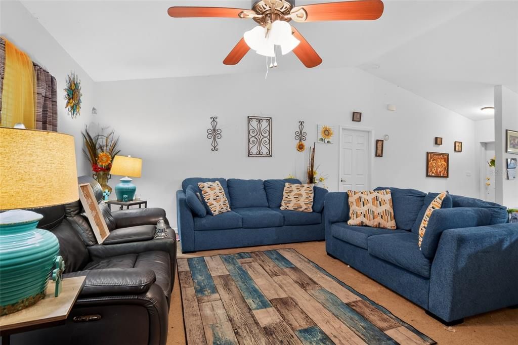 For Sale: $224,900 (3 beds, 2 baths, 1612 Square Feet)