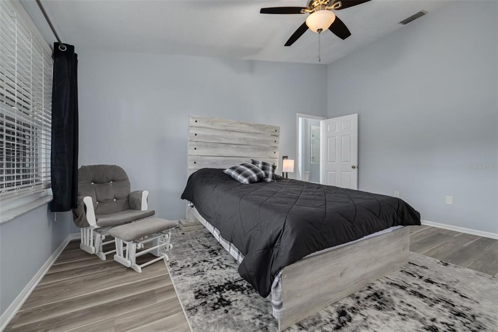 For Sale: $390,000 (3 beds, 2 baths, 1348 Square Feet)