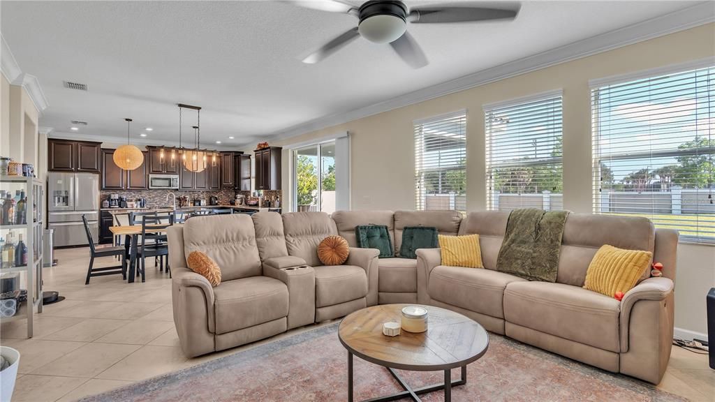 En Venta: $471,900 (4 camas, 2 baños, 2616 Pies cuadrados)