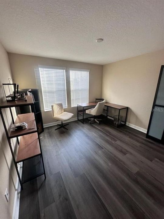 En Venta: $471,900 (4 camas, 2 baños, 2616 Pies cuadrados)