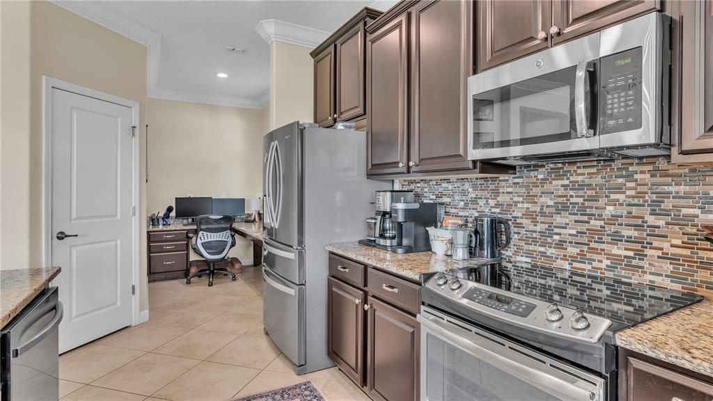 En Venta: $471,900 (4 camas, 2 baños, 2616 Pies cuadrados)