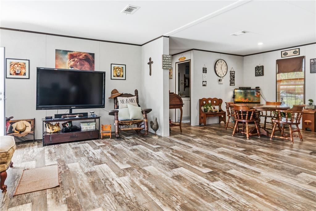En Venta: $350,000 (3 camas, 2 baños, 1512 Pies cuadrados)