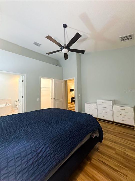 For Sale: $365,000 (2 beds, 2 baths, 1234 Square Feet)