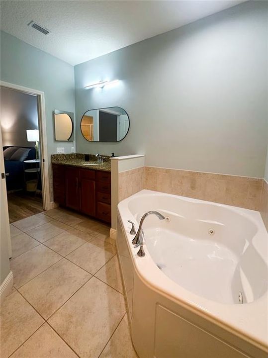 For Sale: $365,000 (2 beds, 2 baths, 1234 Square Feet)