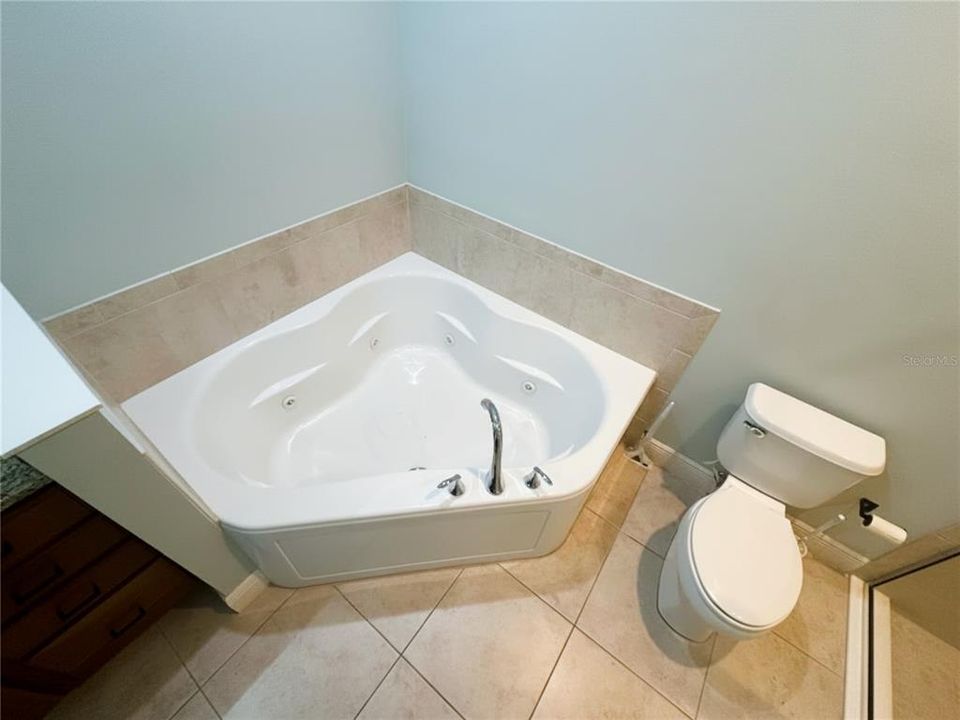 For Sale: $365,000 (2 beds, 2 baths, 1234 Square Feet)