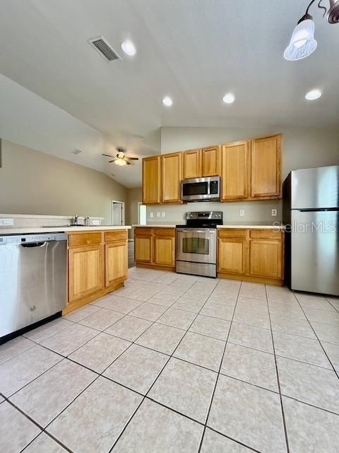 En Renta: $2,495 (4 camas, 3 baños, 1836 Pies cuadrados)