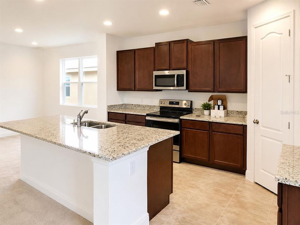 For Sale: $550,000 (5 beds, 3 baths, 3166 Square Feet)