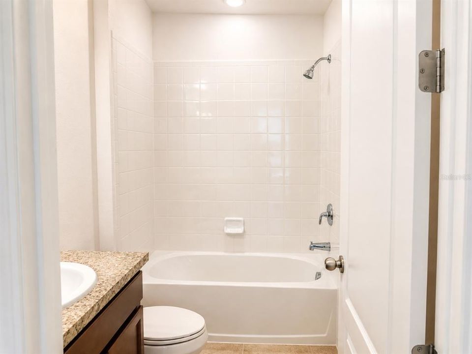 For Sale: $550,000 (5 beds, 3 baths, 3166 Square Feet)