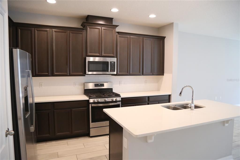 For Rent: $2,450 (3 beds, 2 baths, 1839 Square Feet)