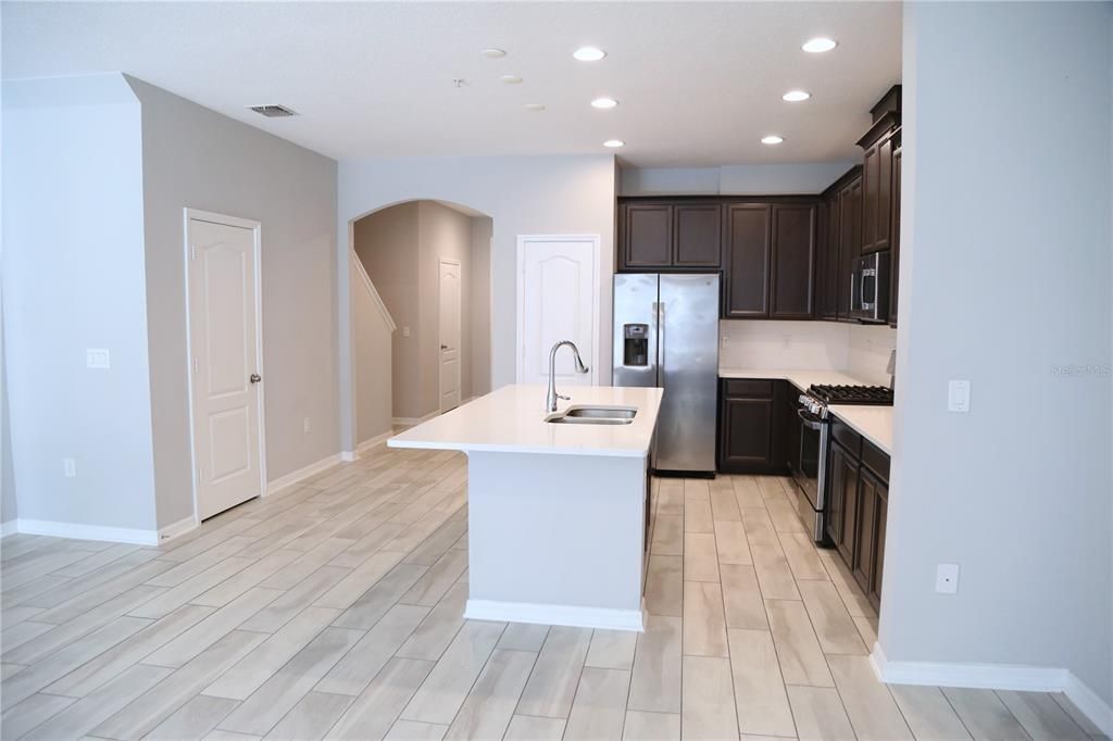 For Rent: $2,450 (3 beds, 2 baths, 1839 Square Feet)