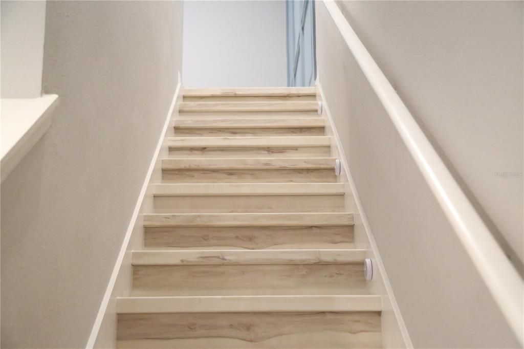For Rent: $2,450 (3 beds, 2 baths, 1839 Square Feet)