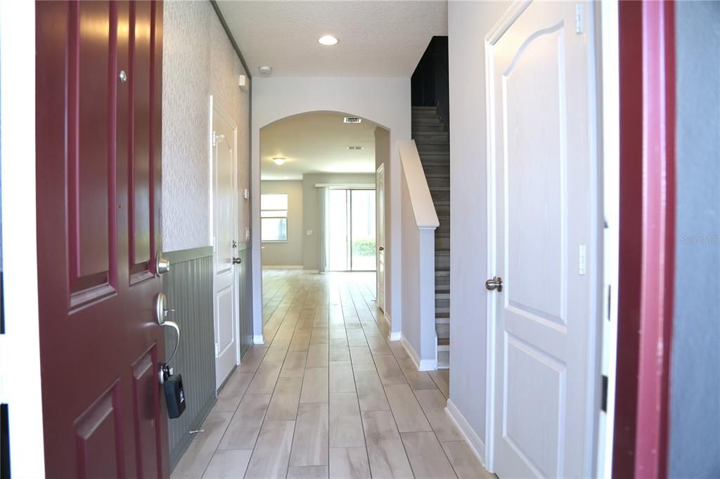 For Rent: $2,450 (3 beds, 2 baths, 1839 Square Feet)