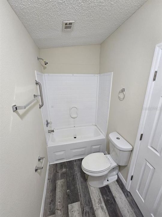 En Venta: $365,000 (5 camas, 2 baños, 2100 Pies cuadrados)